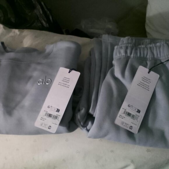 ALO Yoga Pants - Alo Women's Yoga Sweat Suit